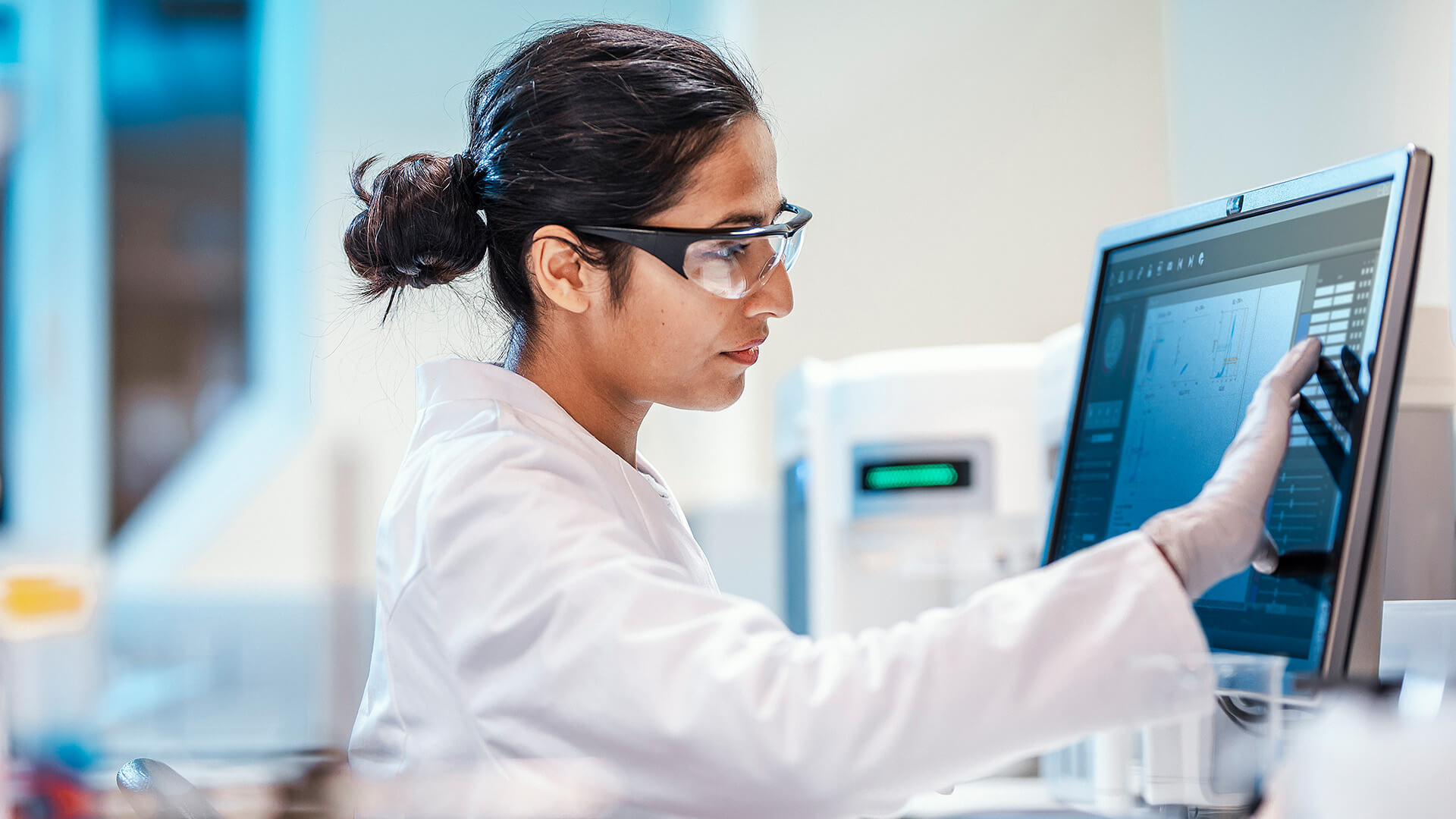 Female professional providing specialized support for the Quality, Regulatory and Sterilization teams.