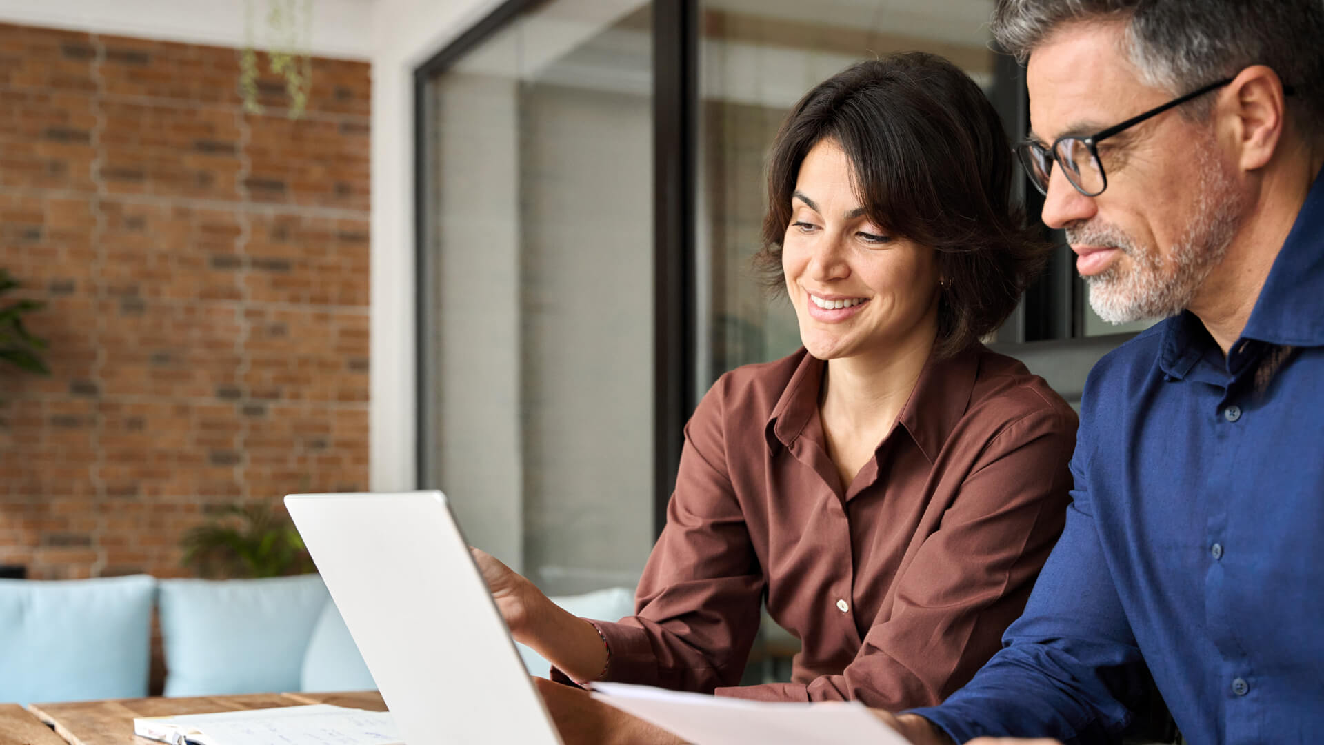 Male and female coworkers reviewing the quarter two 2025 Canada labour market report looking at labour market trends in quarter two of 2025.